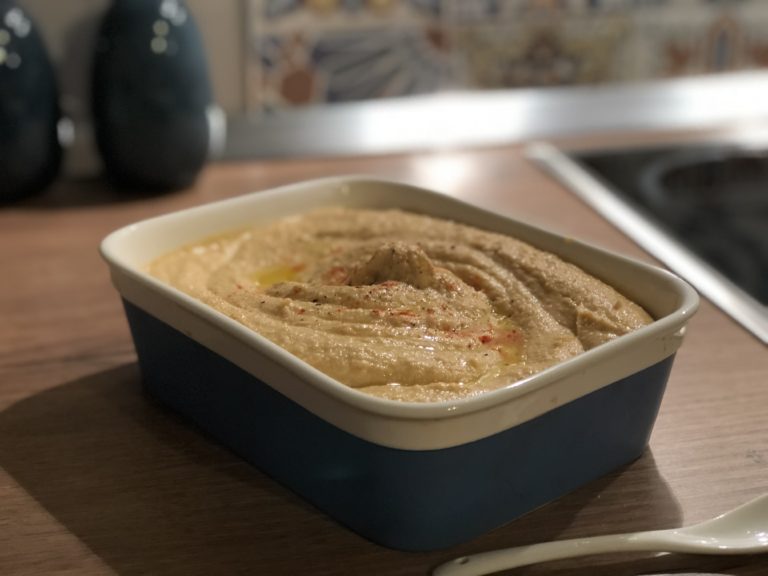 Simple homemade hummus dip