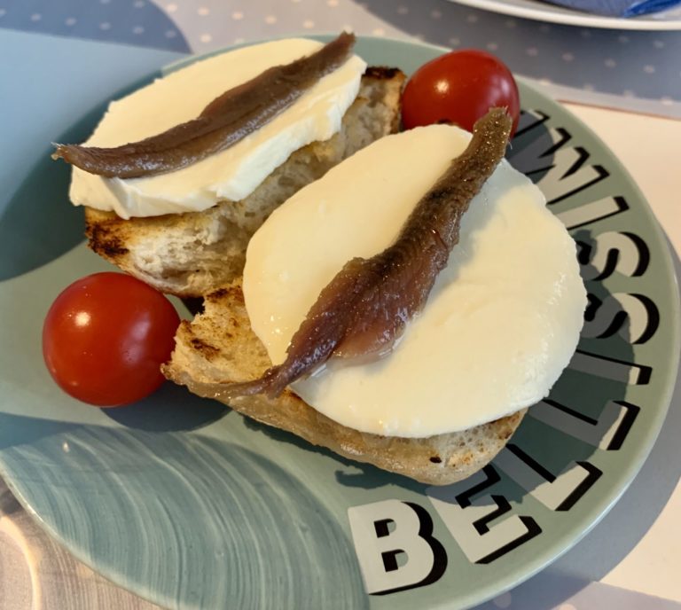 Anchovies and mozzarella bruschetta